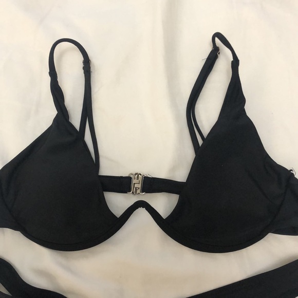 Black low cut underwire bikini - Picture 2 of 4